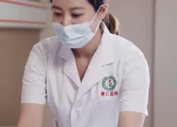 【刚被分手，校花产房叫我签字】25集短剧免费在线赏全