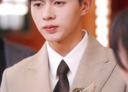 【当众离婚弃妇竟是总裁白月光】70集短剧免费在线完整观看