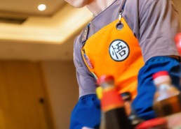 【离婚后，带女儿摆地摊被餐饮女王倒追】82集高清短剧在线观看