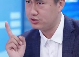 【女儿直播卖惨恶毒母亲被网暴致死】30集全集免费短剧在线播放