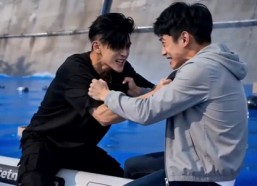 【全球缩小：我在课桌打造避难所】80集短剧免费完整观看