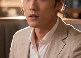 【吻月亮】61集高清短剧免费在线观看