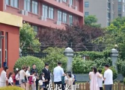 【她在楼道里啃馒头，我不忍了】68集短剧免费在线高清速播