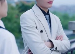 【女扮男装后总裁念念不忘】83集免费短剧在线观览