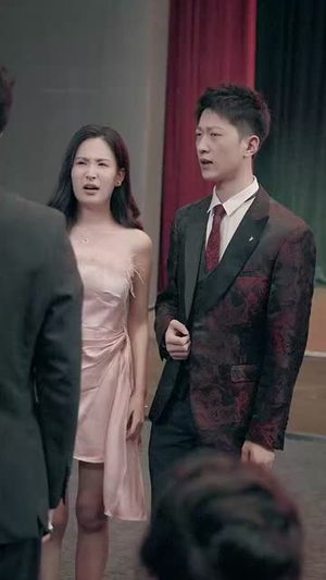 丑女逆袭(33集) 丑女逆袭(33集)免费短剧合集