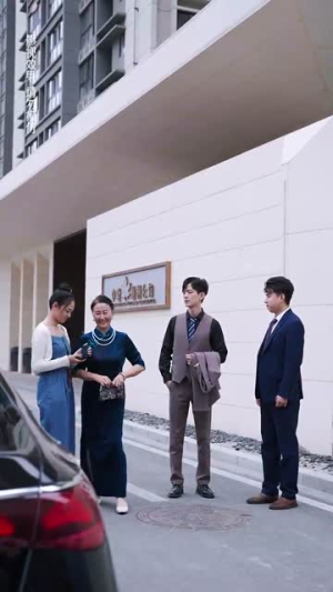 热辣滚烫的她（76集）热门短剧来袭