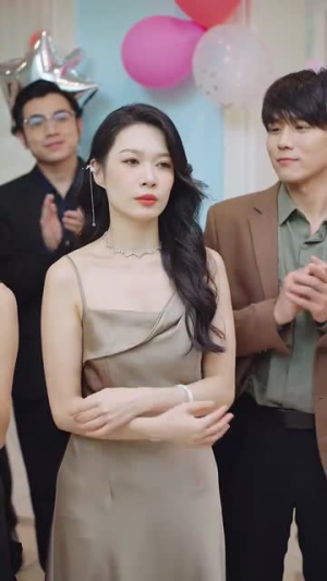 她的桃花运只有2小时(90集) 她的桃花运只有2小时(90集)好看又上头短剧