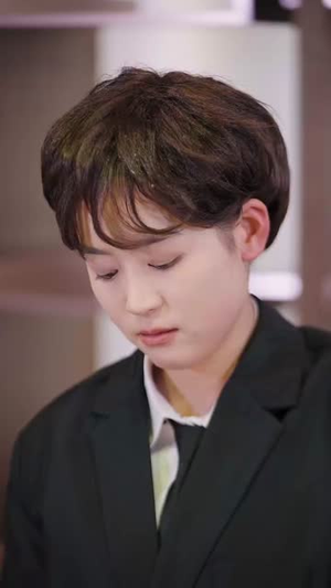 纪总看清楚我是你保镖(88集) 纪总看清楚我是你保镖(88集)第一季