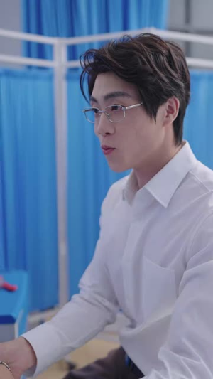 闪婚后,我带憨夫总裁逆袭人生 闪婚后,我带憨夫总裁逆袭人生好短剧分享