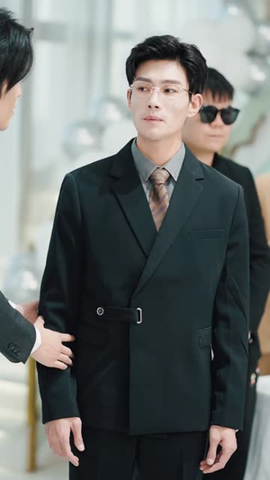 六个大佬的心尖宠,终于离婚了(52集) 六个大佬的心尖宠,终于离婚了(52集)剧好看短剧推荐