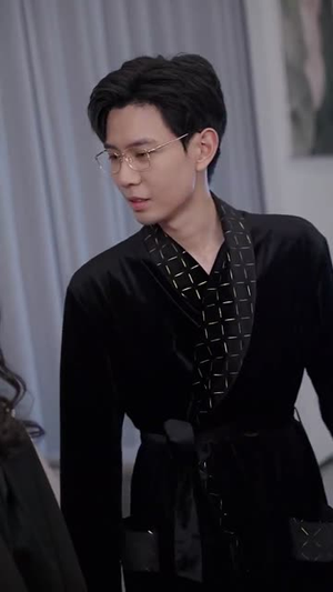 重生后我嫁给了反派当大嫂（91集）追短剧关注我