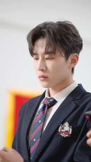 高冷学长认栽了（100集）网盘在线观看