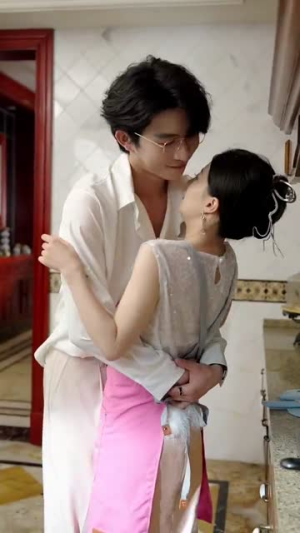 厉总的笼中雀(86) 厉总的笼中雀(86)解说文案