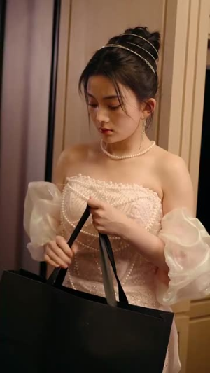 咬清梨(85集) 咬清梨(85集)一口气追完短剧