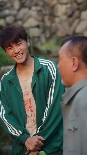 重生87我的师娘不对劲 (81集) 重生87我的师娘不对劲 (81集)免费短剧看不停