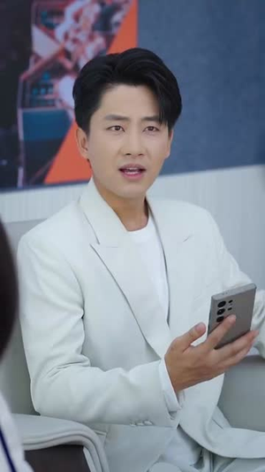 系统误判我的糟糠之妻是校花 (81集) 系统误判我的糟糠之妻是校花 (81集)小短剧抢先看