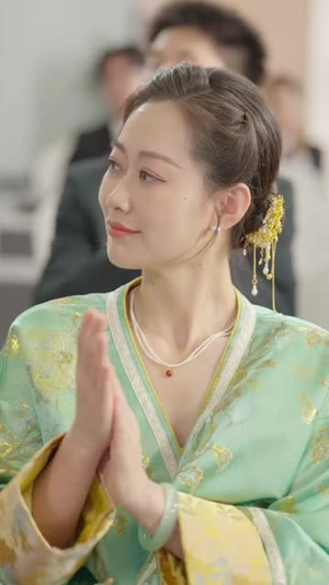 被偷听心声后,全家追着老妈宠 (55集)  被偷听心声后,全家追着老妈宠 (55集) 推荐你们也去看