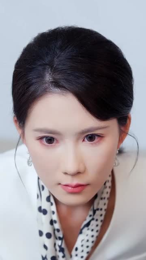 皇后驾到:反派人设崩不住了(92集) 皇后驾到:反派人设崩不住了(92集)全集