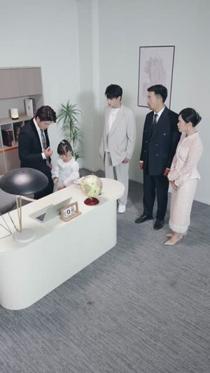 萌宝来袭,爹地让我当团宠(80集) 萌宝来袭,爹地让我当团宠(80集)超好看古装短剧