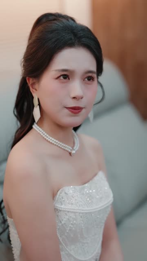 只给钱不回家的老公突然回来了（70集）口碑之选免费看