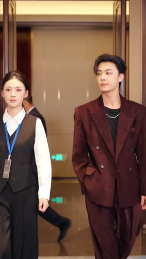 拦下影帝豪车后，我与他契约成婚（94集）新短剧推荐