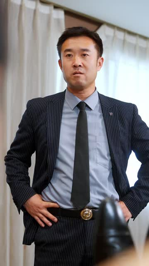 老婆别怕,我乃大夏战力天花板(54 集) 老婆别怕,我乃大夏战力天花板(54 集)爆款短剧抢先看