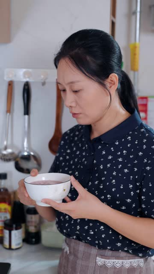 热腾腾的小笼包，凉薄的真心（54集）短剧抢先看全集