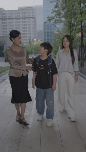 月薪一万二,这次我全留给自己(70 集) 月薪一万二,这次我全留给自己(70 集)好看上头的短剧