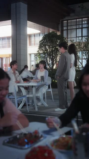 闪婚的包工头是神秘大佬(92 集) 闪婚的包工头是神秘大佬(92 集)超好看的短剧